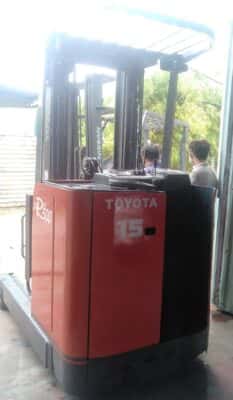 Xe Nâng Toyota 5m Đứng Lái