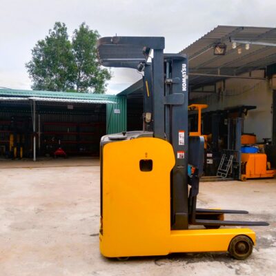 Xe nâng điện 3m tải 1300kg đứng lái hiệu Komatsu Nhật bãi dùng cho kho nhỏ hẹp giá rẻ tại TPHCM, Bình Dương, Đồng Nai