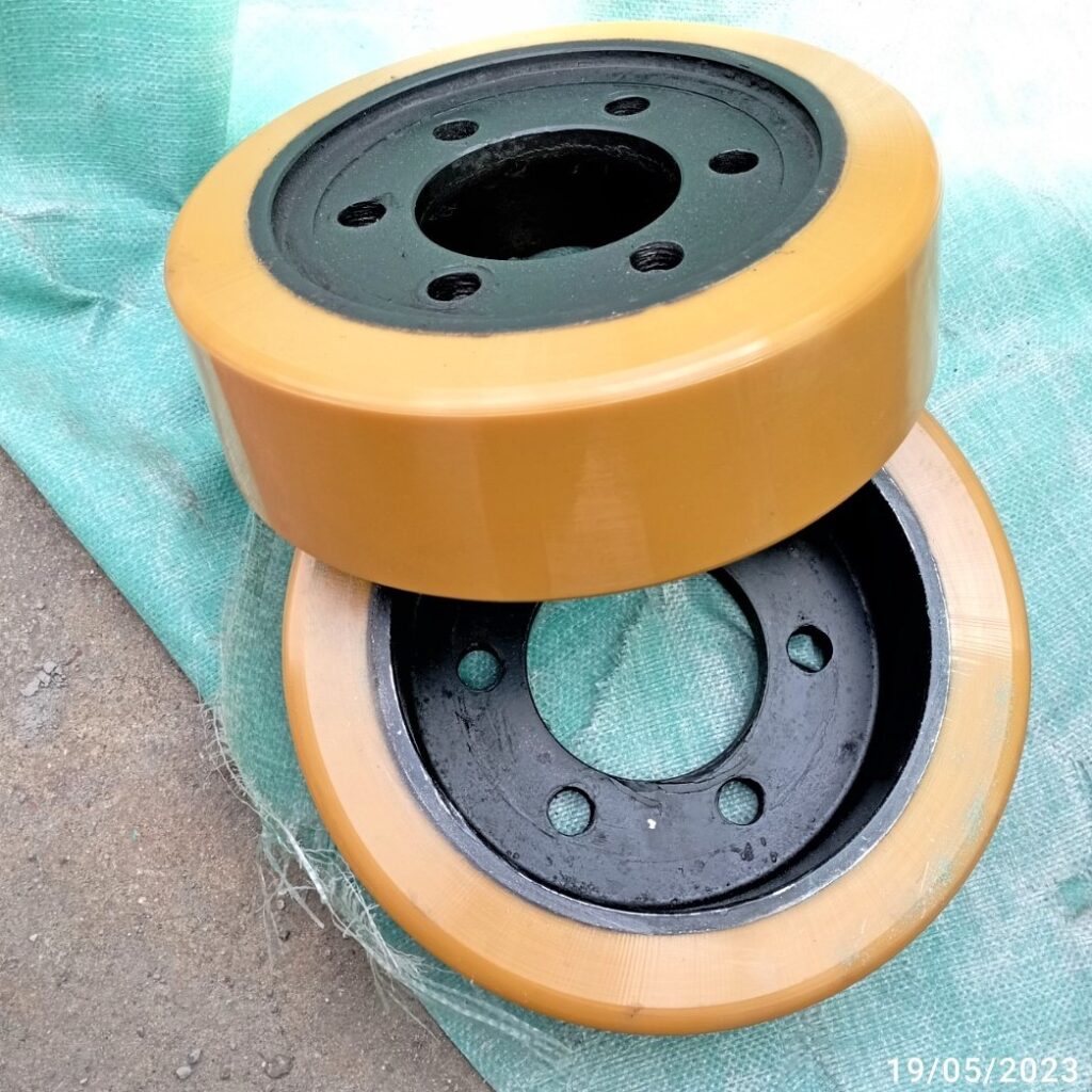 Khám Phá Những Ưu Điểm Nổi Bật Của Bánh xe nâng điện Toyota - Giải Pháp Hiệu Quả Cho Môi Trường Kho Hàng