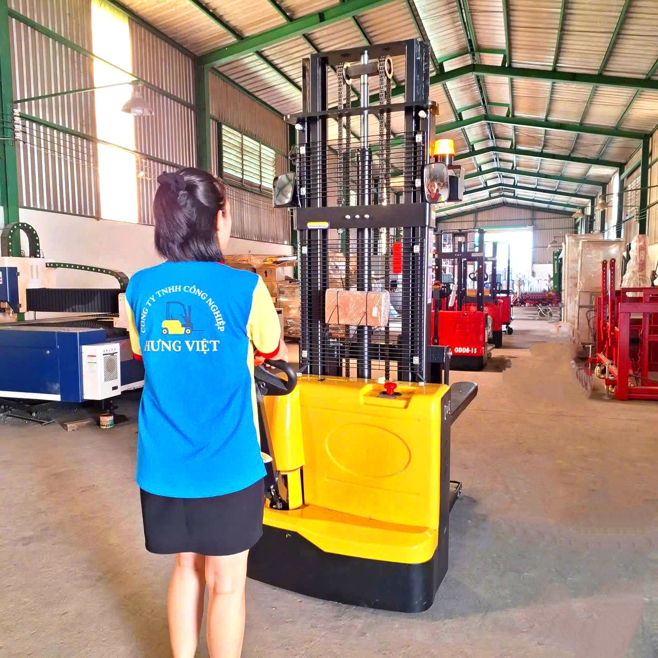 xe nâng điện đi bộ lái, dắt lái an toàn tải trọng 1 tấn, 1.5 tấn. 2 tấn cao 1m6, 3m