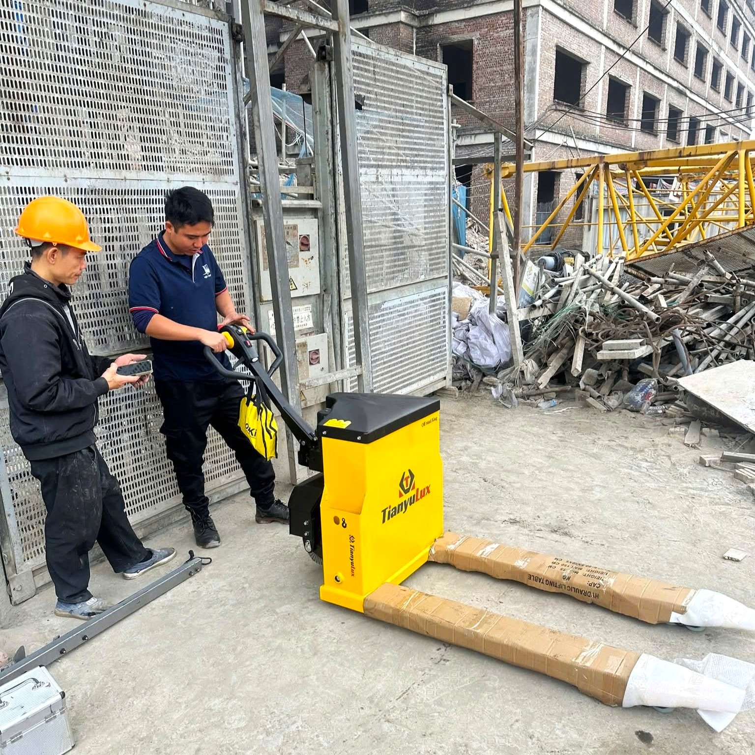 Xe nâng điện địa hình TYA30 Tianyulux cho công trình