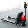 Sở hữu model EPT15E-Z đời mới nhất: Thiết kế nhỏ gọn, linh hoạt trong lối đi hẹp. Hệ thống motor điện mạnh mẽ, nâng tải trọng tối đa 1500kg mà không tốn một giọt mồ hôi. Pin sạc nhanh, tuổi thọ cao, dễ dàng bảo trì. Giải pháp tối ưu cho kho bãi, xưởng sản xuất và siêu thị.