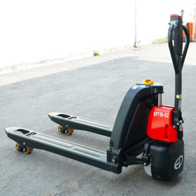 Sở hữu model EPT15E-Z đời mới nhất: Thiết kế nhỏ gọn, linh hoạt trong lối đi hẹp. Hệ thống motor điện mạnh mẽ, nâng tải trọng tối đa 1500kg mà không tốn một giọt mồ hôi. Pin sạc nhanh, tuổi thọ cao, dễ dàng bảo trì. Giải pháp tối ưu cho kho bãi, xưởng sản xuất và siêu thị.