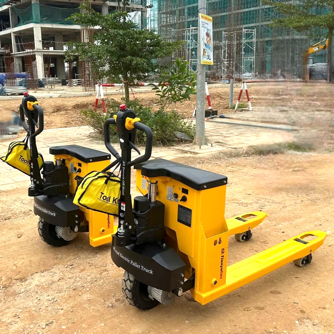 Xe nâng tay điện địa hỉnh 3 tấn TYA30 Bánh lốp cao su, bạc đạn inox siêu bền cho công trình hiệu Tianyulux giá rẻ tại TPHCM, Bình Dương, Đồng Nai