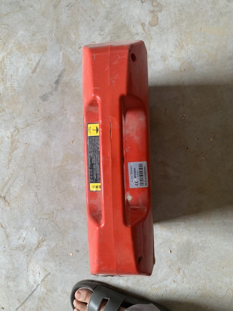 Cấu trúc bên trong module LiFePO4 48V20Ah gồm cell, thanh dẫn, cầu chì và BMS