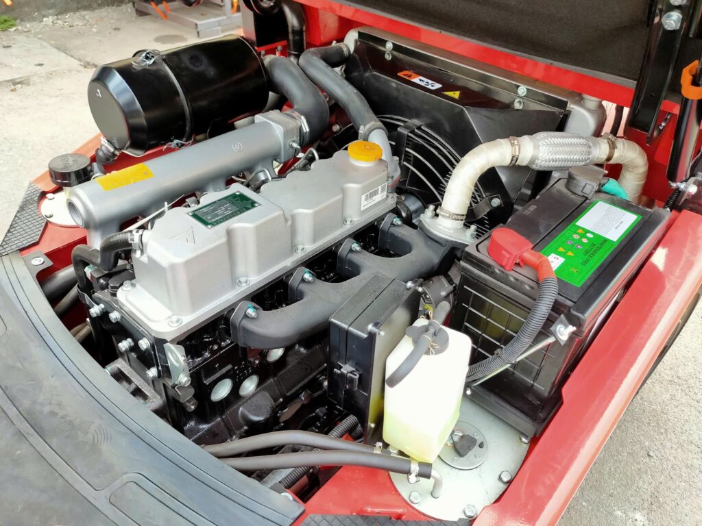 Khoang máy và bố trí cụm DPF Euro V trên xe nâng dầu EP CPCD35H3